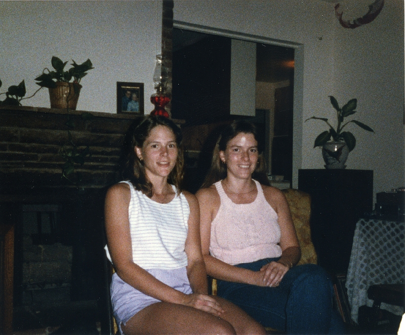 1985-08 Lisa and Michelle.jpg